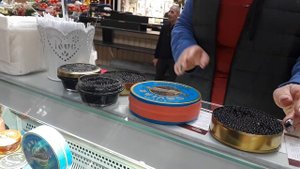 Kyiv today. Почем икра на Бессарабке?! Стоимость красной и черной икры.