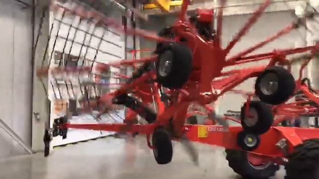 KUHN GA13131 - валкообразователь полунавесной 4х роторный смотреть онлайн