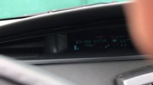 Рено Сценик 2 Renault Scenic 2 как снять с ручного тормоза