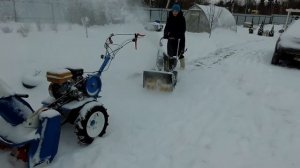 Снегоуборщик CHAMPION ST556. Снегоотбрасыватель для частного дома в деревне.