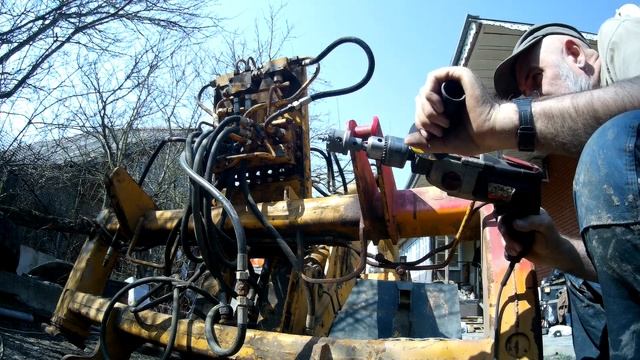 Корончатое сверло по металлу с твердосплавными напайками и погрузчик. смотреть онлайн