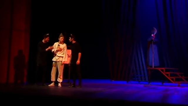 До третьих петухов Премьера SD смотреть онлайн