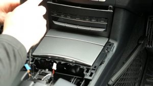 Mercedes W212 | Removing Rust & Center Console Repair