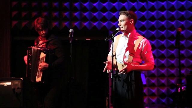 Kim Smith sings "Dracula's Tango" at The Meeting* смотреть онлайн