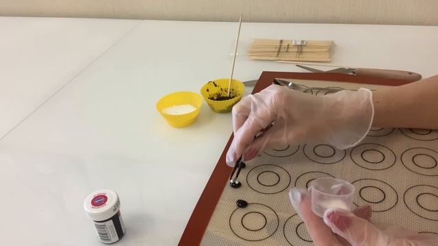 БОЖЬИ КОРОВКИ из ИЗОМАЛЬТА! Красивый декор! Beautiful decor for the cake! Красивый торт!