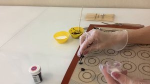 БОЖЬИ КОРОВКИ из ИЗОМАЛЬТА! Красивый декор! Beautiful decor for the cake! Красивый торт!