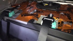 Шумка задней полки в автомобиле Toyota Corolla. Улучшайзинг акустической системы