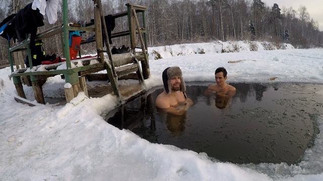 Моржи 5 минут в проруби | Пруд Лось