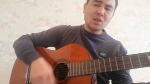 Девушка Джованна на гитаре