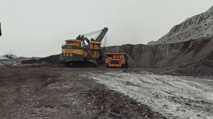 P&H 4100 Работа самого большого ковшевого экскаватора / P&H 4100 operation of the largest excavator