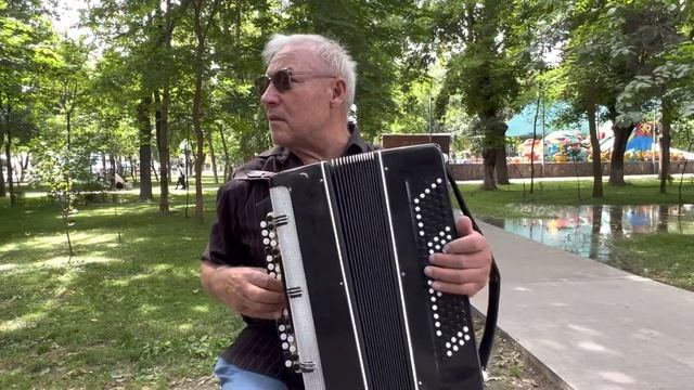 Уличные музыканты Ташкента - баянист