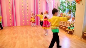 Красивый танец с ложками в детском саду