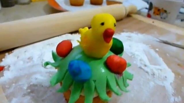 Пасхальные Украшения Кексов Сахарной Мастикой - Easter Cupcake Decoration With Fondant смотреть онлайн