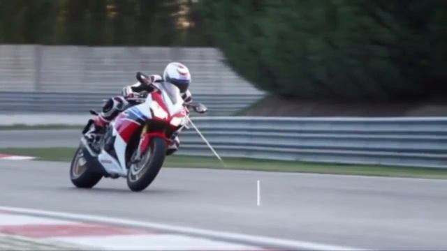 2014 Honda CBR1000RR Fireblade Official Trailer смотреть онлайн