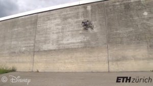 Робот VertiGo ездит по стенам