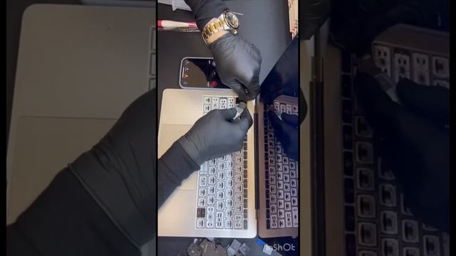 Чистка клавиатуры MacBook Pro A1706, A1707, A1708