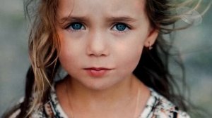 Парень увидел как цыганка тащит за воротник девочку, которая пыталась вырваться! Он решил, что...