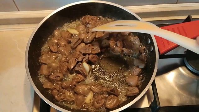 Mysterious hearts with mushrooms in creamy sauce,Загадочные сердечки с грибами в сливочном соусе. смотреть онлайн