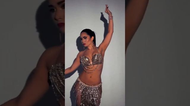 Hot MIlf Dancing Belly Dance