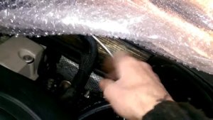 отсоединяем шланги по впускному коллектору