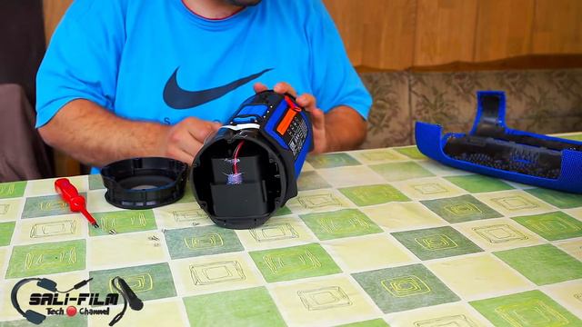 Look inside JBL Xtreme Fake Bluetooth Speaker смотреть онлайн