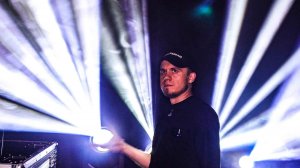 Бюджетный LED BEAM 200W с очень жирным лучом! BASS&BEAM