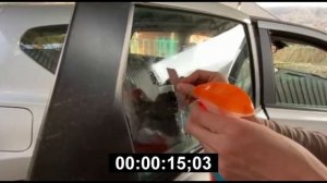 Простой способ удаления остатков клея от наклейки со стекла автомобиля