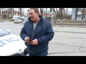 Бомбила новичок попался на остановке. Оформили по полной.