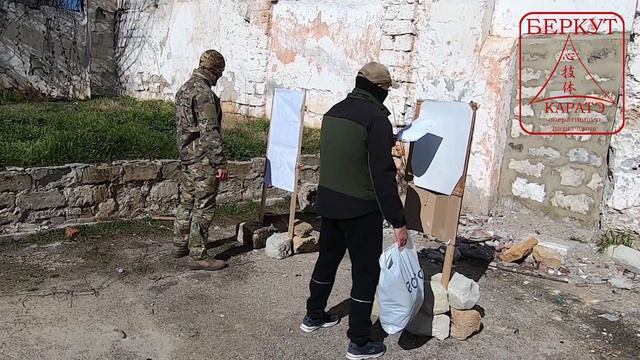 Дистанция или пистолет против ножа. смотреть онлайн