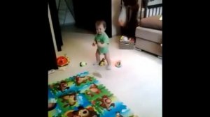 Детский ВЛОГ Первые Шаги Ребенка 9 мес. - Учится Ходить | Child learns to walk