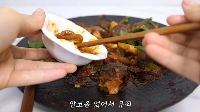 ENG) 자취브이로그 l 욕망 가득 수제햄버거세트 만드는 자취일상, 충격의 라따뚜이, 귤아이스크림, 순대볶음, 바나나펜케이크, 치맥, 들기름막국수