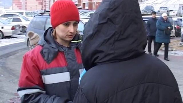 Школьница выпала с 24-го этажа многоэтажки в районе Снеговой Пади