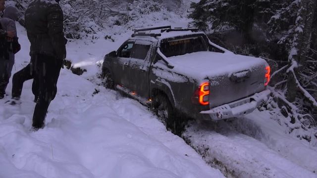 Toyota Hilux 2.4 Invıcble SNOW OFF Road Performans @TURKIYE BLACKSEA HIGHLAND смотреть онлайн