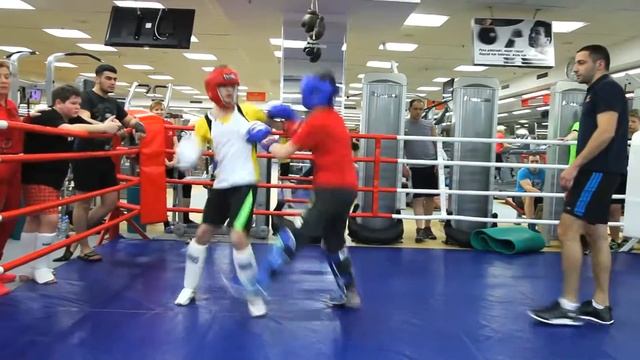 Турнир по кикбоксингу в Gold's Fitness ТРК Золотая миля смотреть онлайн