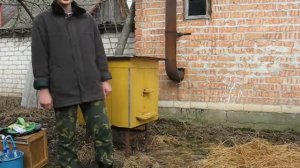 Первые работы с пчелами весной после облета.