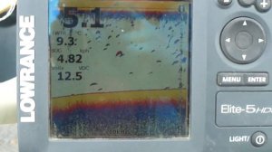 Эхолот Lowrance Elite-5HDI показывает рыбу. о. Пиконарка Северная Двина