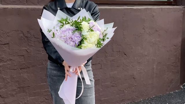 Букет из 7 белых и сиреневых гортензий смотреть онлайн