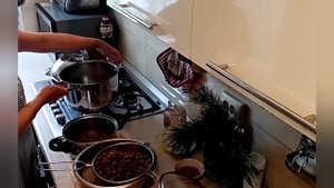 СИРОП из молодых сосновых шишек. А так же сушка шишек. Вкусно и полезно.