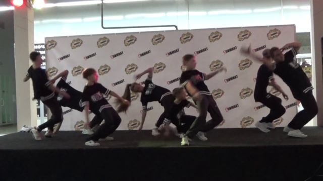 Парни красиво танцуют хип-хоп. Танцевальная группа Boys Dance SOL. Dance Weekend-2016