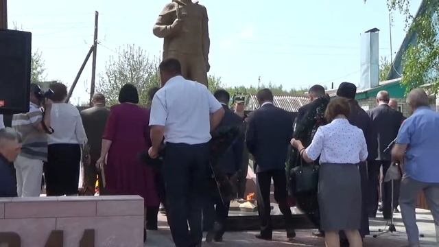 Памятник в с Золотовка Ржаксинского района
