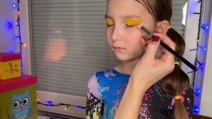 ЯРКИЙ ДЕТСКИЙ МАКИЯЖ  СО СТРАЗАМИ // ПАЛЕТКА BEAUTY BAY // ТРЕНДЫ 2021 // DianaA