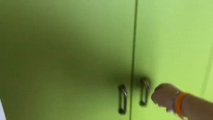 Мебель в детскую, шкаф, комод и рабочий стол