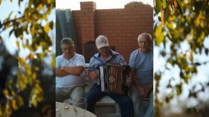 Иртә таңнарда карыйм талларга.  Интал