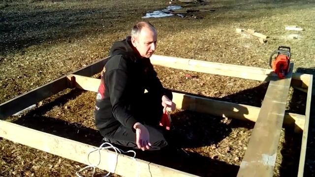 Строим летний домик из подручных материалов