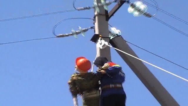 Снятие пострадавшего с опоры