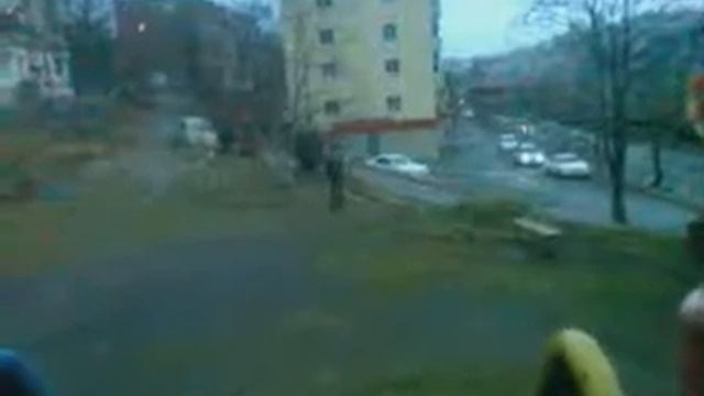 Бедного пацана облили забегавшего на горку смотреть онлайн