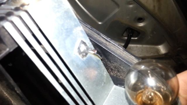 Не работает задний фонарь Пежо. Неисправность и способ устранения. смотреть онлайн