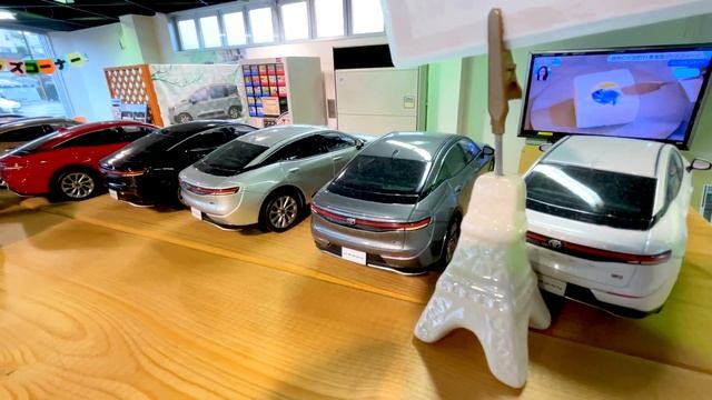 2022年 235系 16代目 TOYOTA CROWN CROSSOVER（トヨタ クラウン クロスオーバー）カラーサンプルの紹介（5AA-TZSH35・6AA-AZSH35） смотреть онлайн