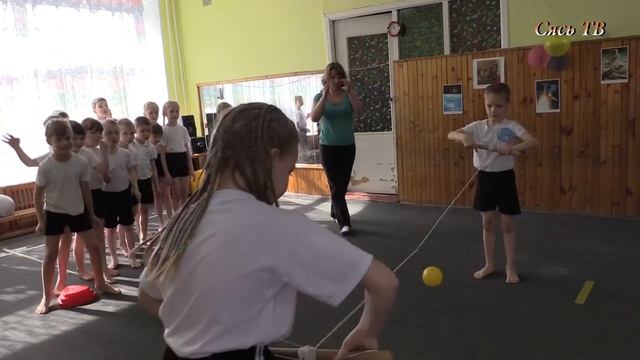 Спортивные соревнования ко Дню космонавтики в д/с "Ёлочка". смотреть онлайн