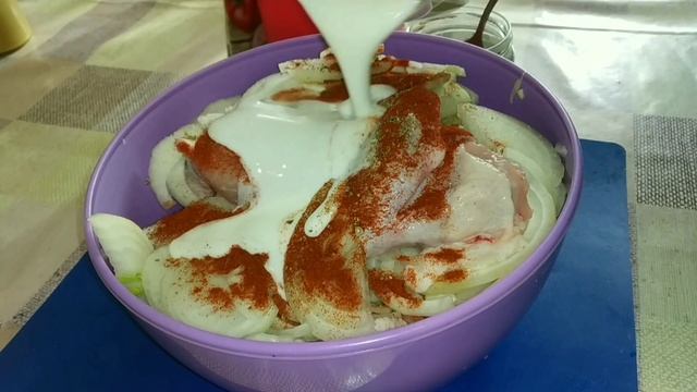 КУРИЦА в кефире на ЛУКОВОЙ подушке. Обалденно вкусно!